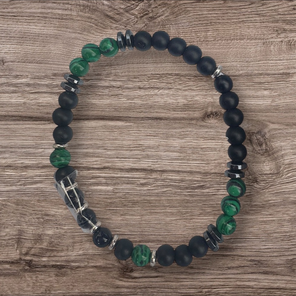 Liona Venezia  green tiger eye, onyx, hemitite bought in Italy  NWT come in box